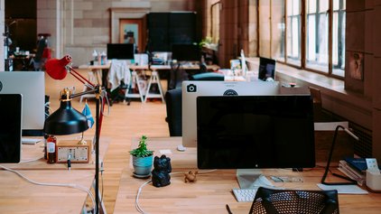 Alt - Büro (Unsplash.com - Annie Spratt)